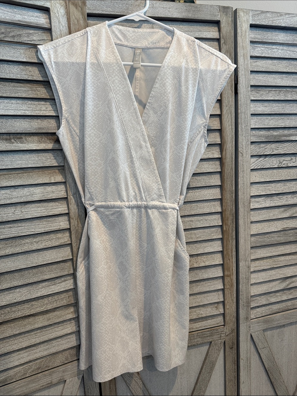 Athleta Romper pearl white snake print Sleeveless lightweight size xxs